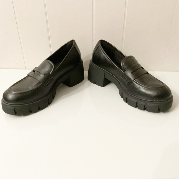 Torrid 9.5WW Chunky Black Slip On Shoes Heels Oxford’s - Picture 4 of 8